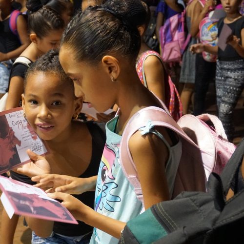 Niñas en el backstage del curso de verano